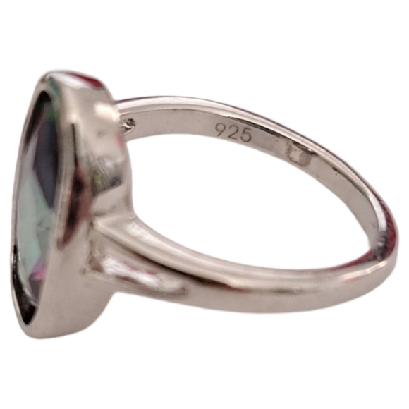 💍NEW & BEAUTIFUL💍 Oval Shaped Mystic Topaz Silver Ring Size 6.5 - Picture 3 of 5